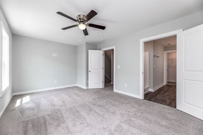 Building Photo - Move In Special! 3 Bedroom Townhome each w...