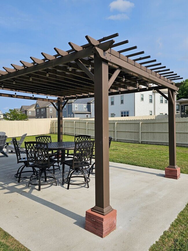 Building Photo - 1949 Bexley Ln