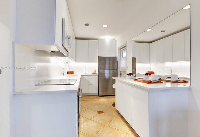 Building Photo - 1910 N Surf Rd