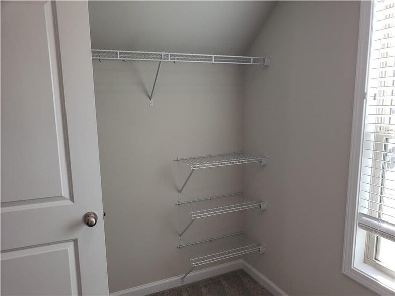 Building Photo - 6056 Fair Winds Cv