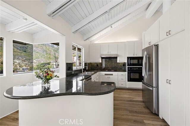 Building Photo - 665 Temple Hills Dr