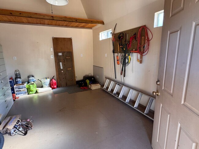 Building Photo - 3 Bedroom, 2 Bathroom Home in Tijeras, NM