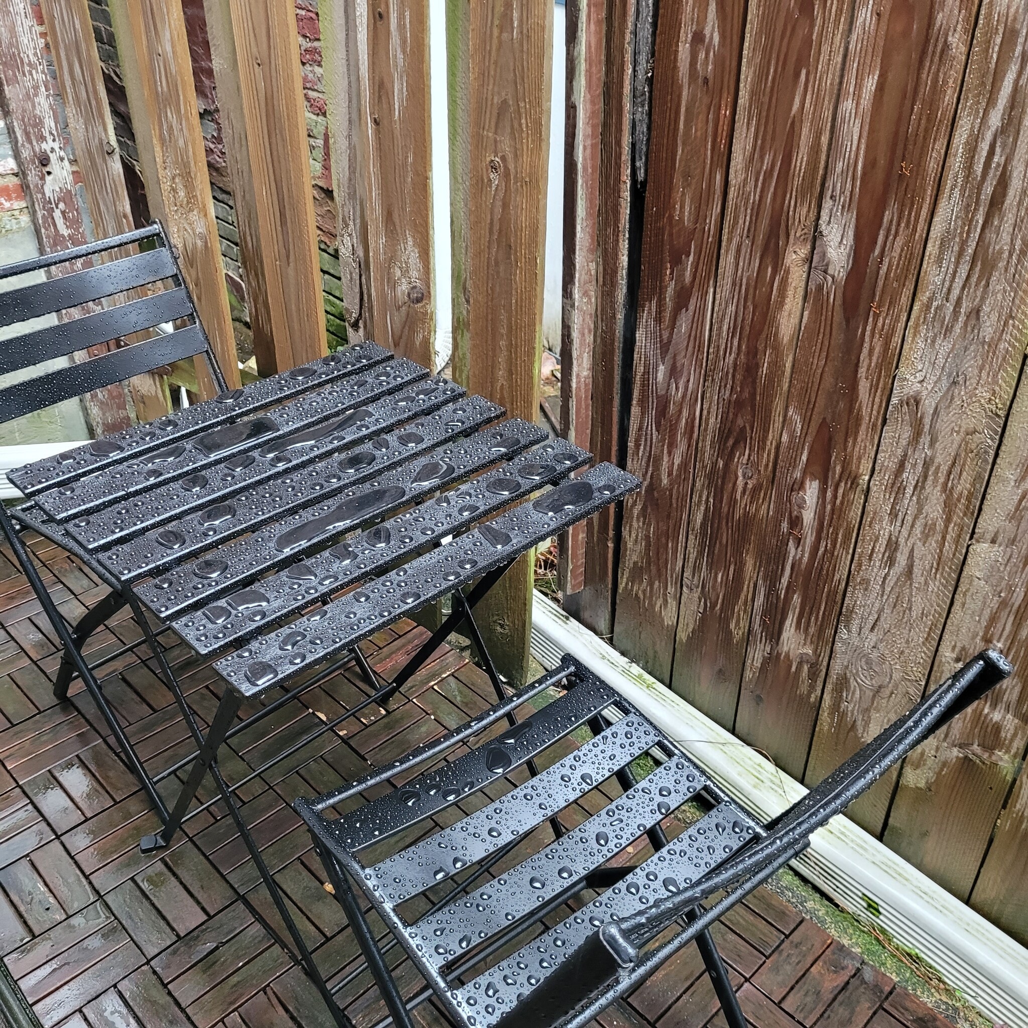 outdoor seating - 3038 Hudson St