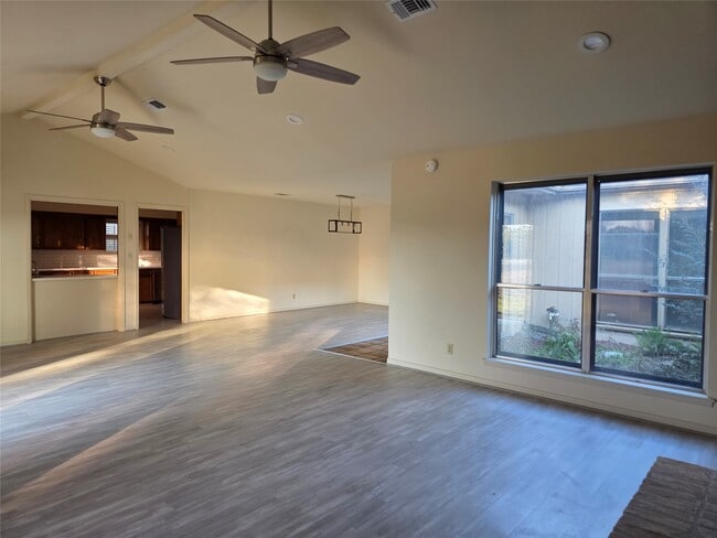 Building Photo - 406 Fox Briar Ln