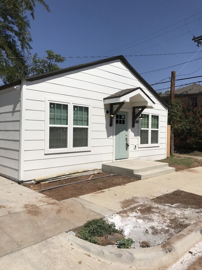 Primary Photo - Super Cute 1/1 Cottage