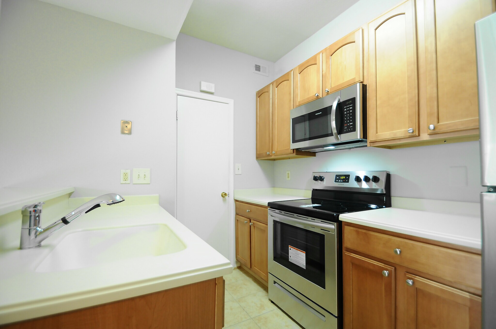 Building Photo - 3903 Penderview Dr