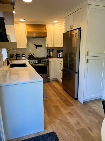 Building Photo - 6002 37th Ave SW