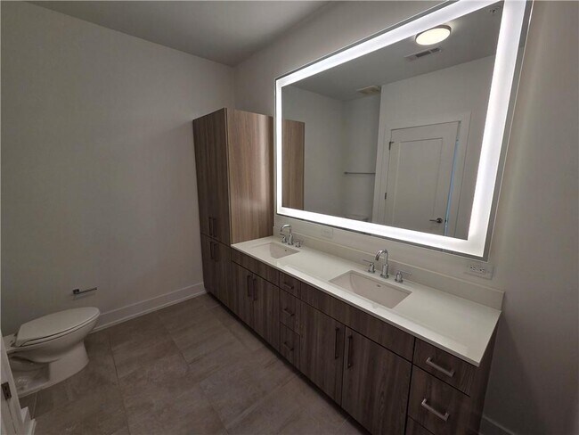 Building Photo - 775 Juniper St NE