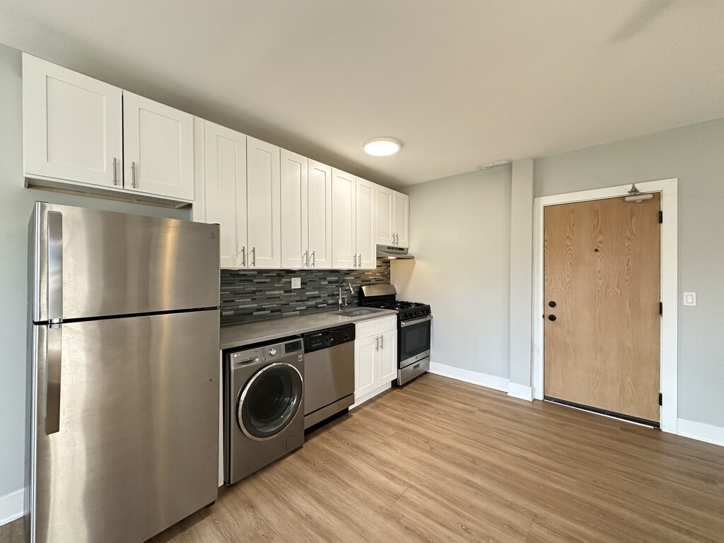 Building Photo - 735 Judson Ave