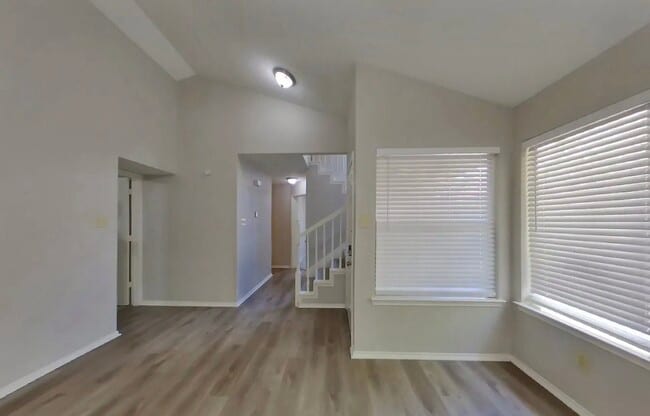 Building Photo - MOVE IN READY