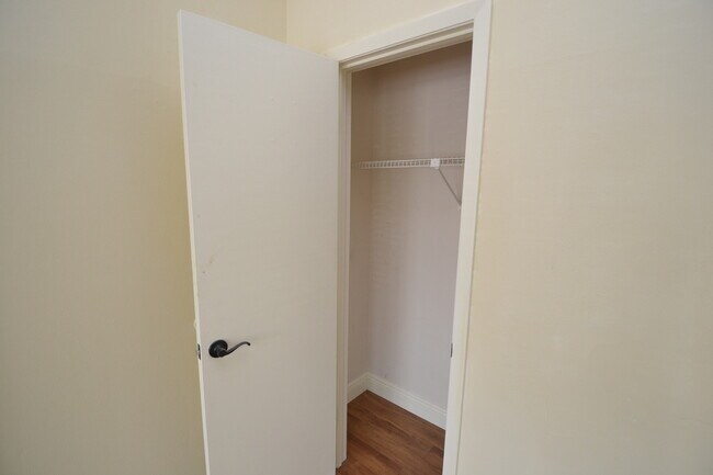 Building Photo - Lovely 1/1 Corner Unit in GATED ~ LAKEFRONT community in Altamonte Springs!