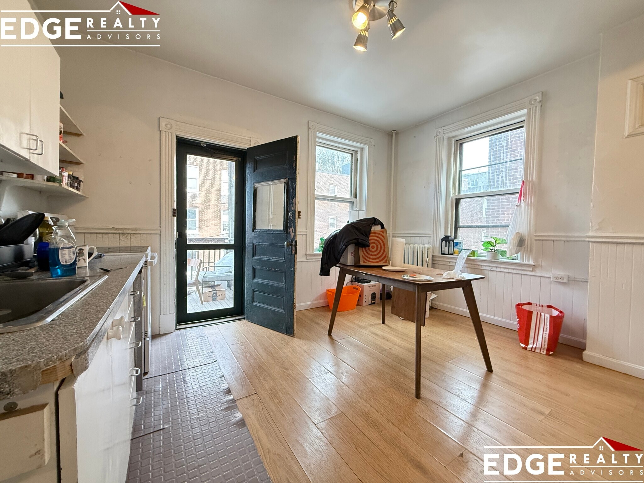 Building Photo - 11 Euston St