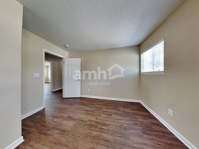 Building Photo - 221 Timberwood Dr