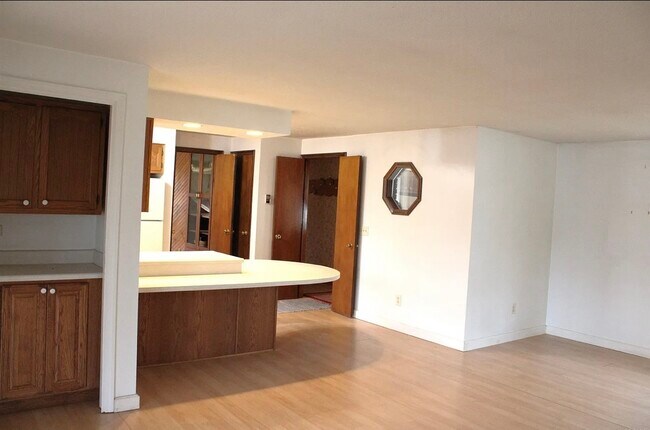 Coffee bar/kitchen - 15601 Bull Rapids Rd