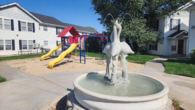 Building Photo - "Charming 2-Bed Retreat with Spacious 1000 sqft Layout in Nampa's Heart!"