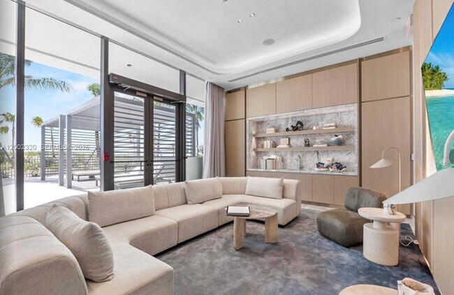 Building Photo - 900 N Ocean Blvd