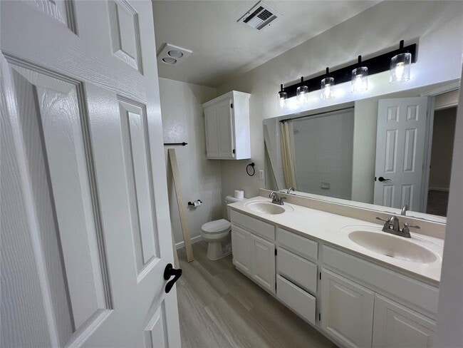 Building Photo - 909 Pruett Dr