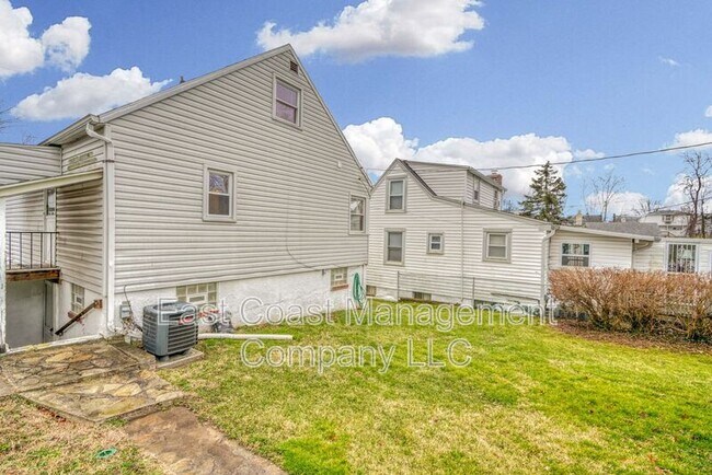 Building Photo - 9616 Mason Ave