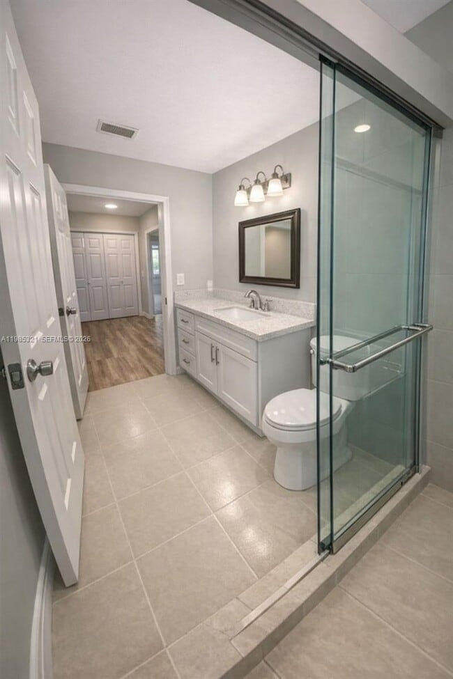 Building Photo - 23 Lexington Ln W