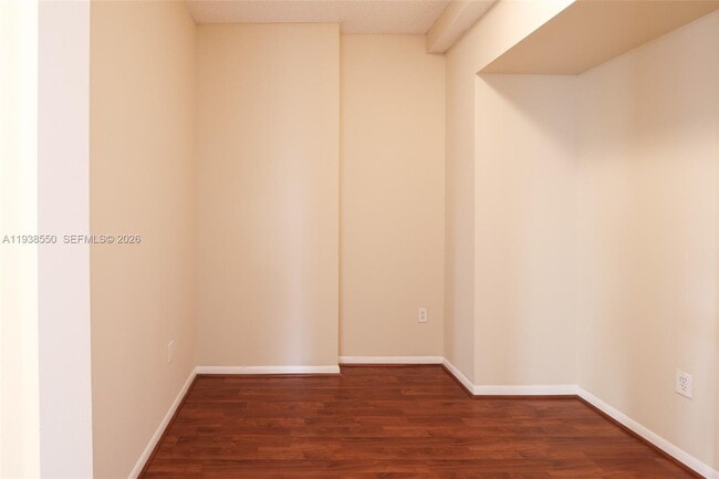 Building Photo - 520 SE 5 Ave