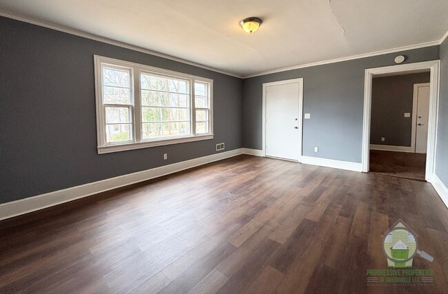 Building Photo - 122 Woodland Dr