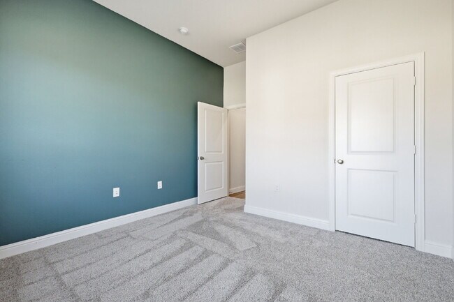 Building Photo - 1332 Square foot townhome in a beautiful community in Argyle, TX ready for lease.