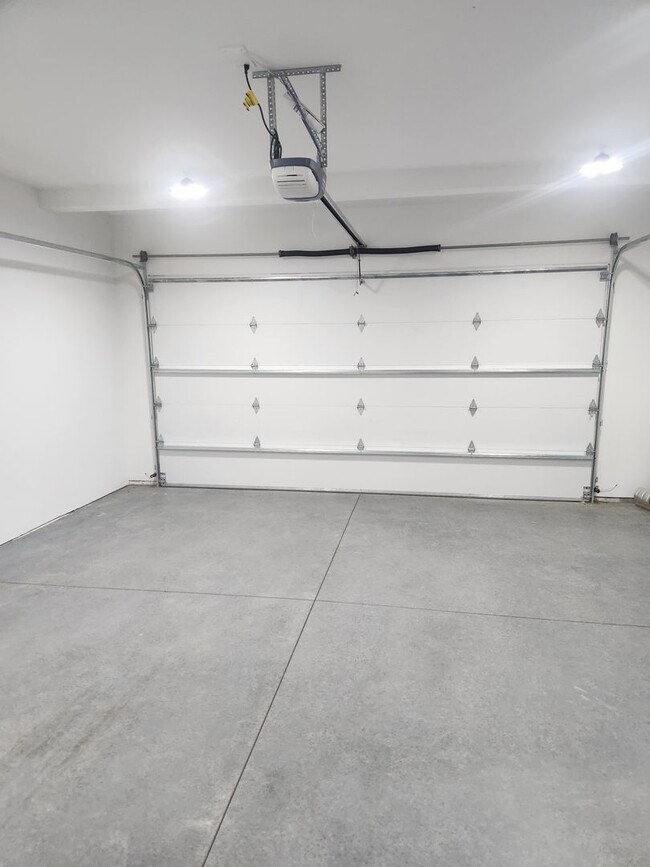 Building Photo - 625 S 83rd Ave