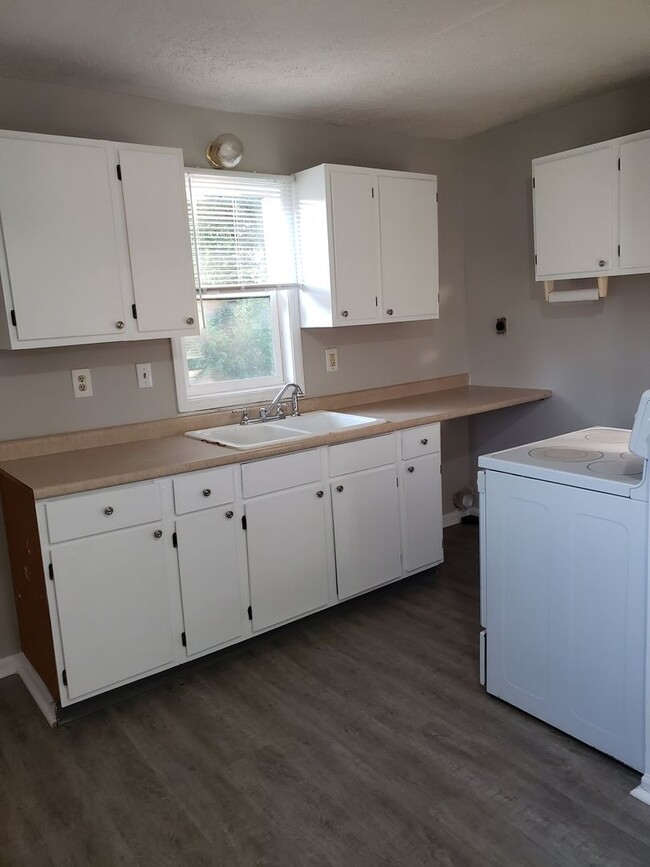 Building Photo - 1195 Faber Ave