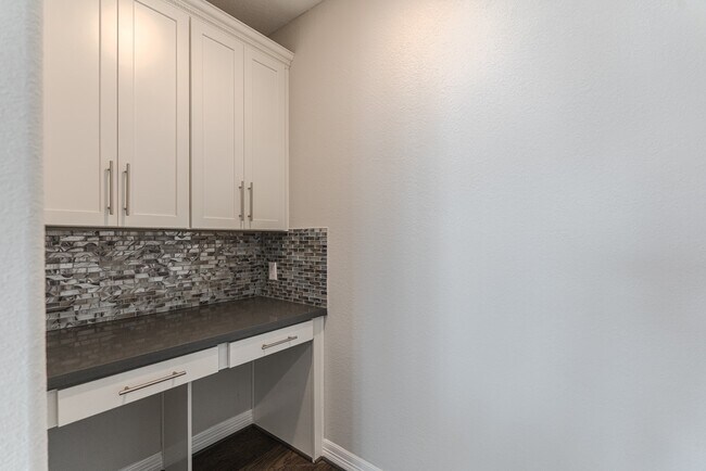 Building Photo - 6 Winter Thicket Pl