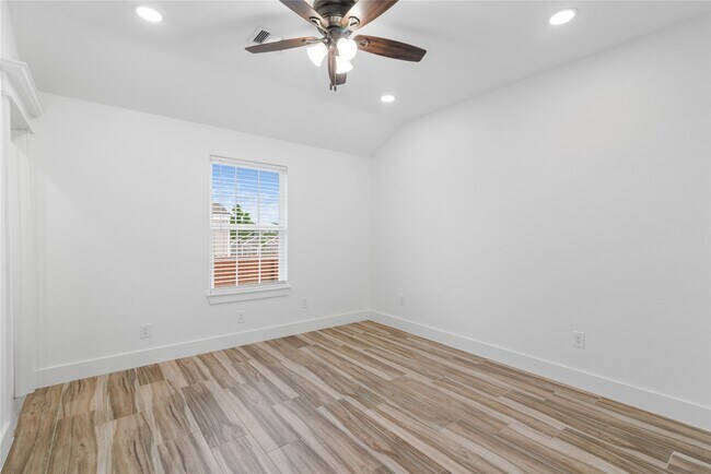 Building Photo - 1244 Rd 5705