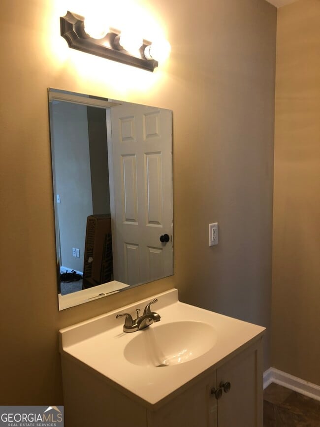 Building Photo - 504 First Down Ct