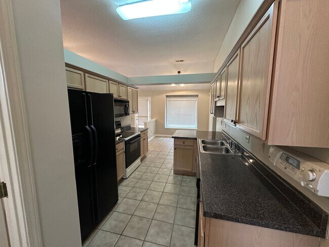 Building Photo - 3BD/2BA 1,640 sq. ft. Home With Split Floor Plan. Pets Are Welcome With Owner's Approval.
