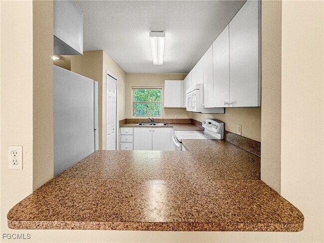 Building Photo - 1321 SE 8th Ave