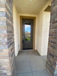 Building Photo - Desert Paradise Near You!