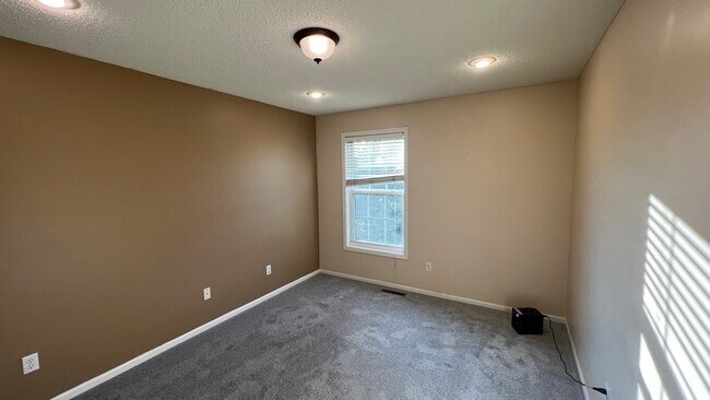 Building Photo - 7866 Old Carriage Ct