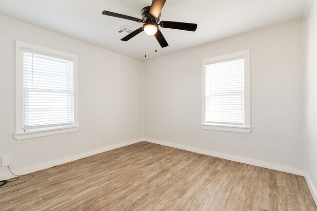 Building Photo - 314 W 36th St