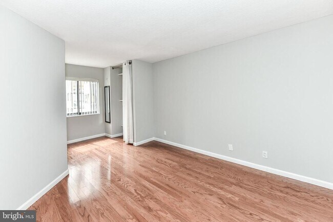 Building Photo - 900 N Stafford St