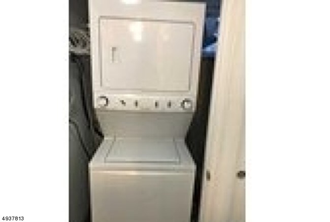 Building Photo - 106 3rd Ave