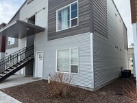 Building Photo - Modern Condo for Rent!