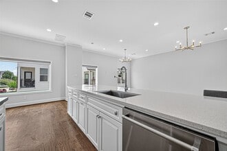 Building Photo - 1630 W 24th St