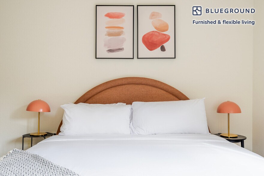 Building Photo - 1600 Villa St