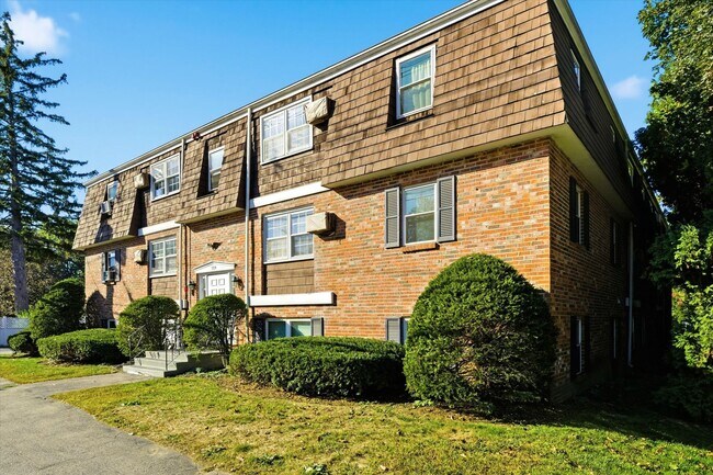 Building Photo - 504 River Rd