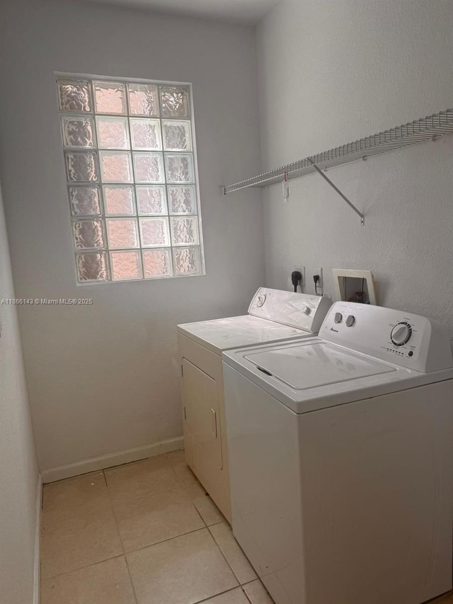 Building Photo - 1309 Alicante Ct