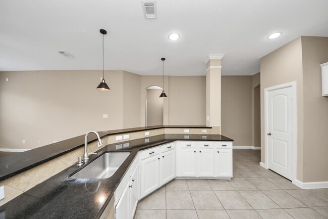 Building Photo - 8226 Stratford Canyon Dr