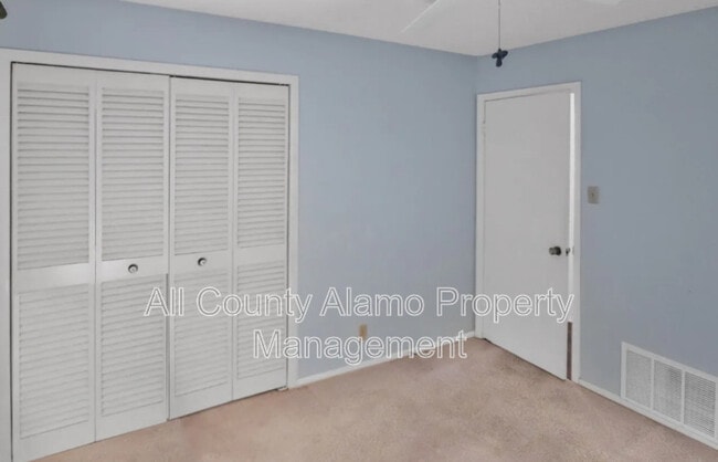 Building Photo - 7558 Ledgebrook Dr