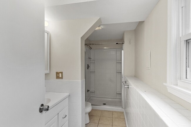 Building Photo - 1022 Pleasant St