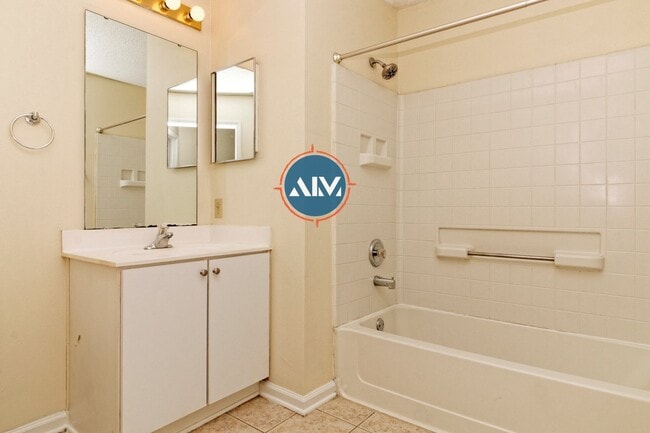 Building Photo - Charming First-Floor Condo with Pond Views at The Estate at Westbury