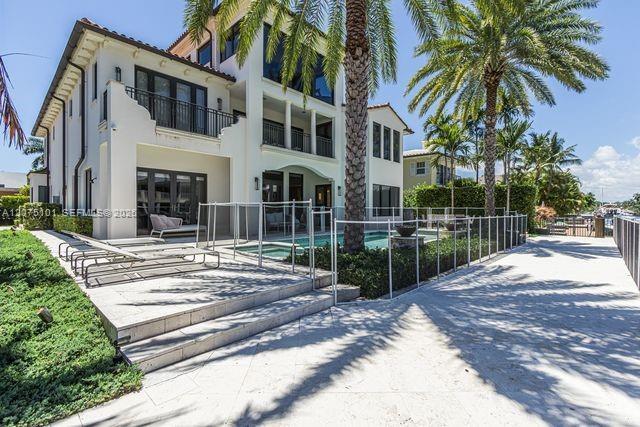 Building Photo - 2627 Castilla Isle