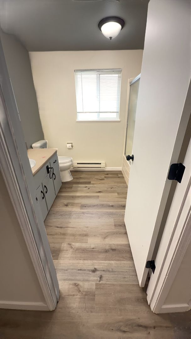 Building Photo - Rare single-level duplex in Jefferson