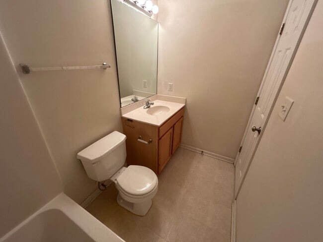 Building Photo - 3 Bed | 2.5 Bath Townhouse in North Raleigh